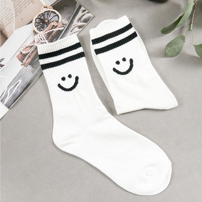 韓國中筒襪-黑白微笑
